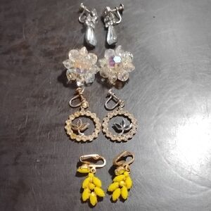 Lot Of 4 Pairs Of Vintage Clip On Screw Back Earrings